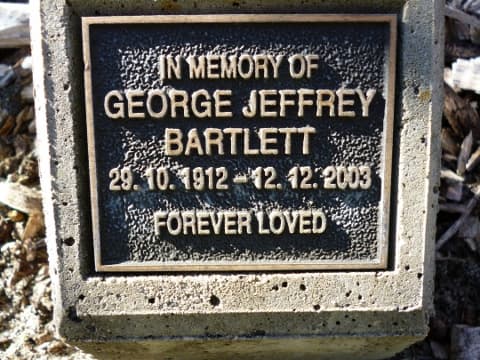 George Jeffrey BARTLETT gravestone
