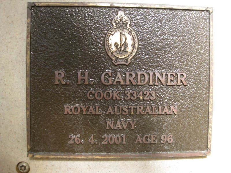 Robert Henry GARDINER gravestone