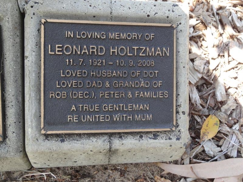 Leonard Arther HOLTZMAN gravestone