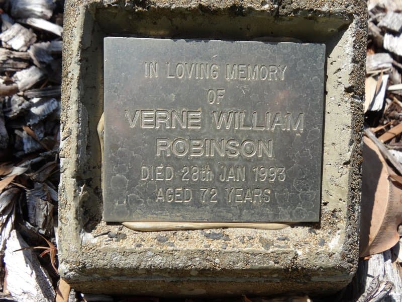 Verne William ROBINSON gravestone