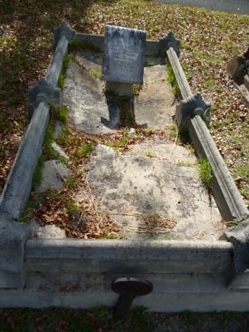 Donald Coll SHAW gravestone photograph 2