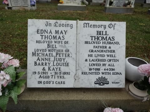 Michael William THOMAS gravestone