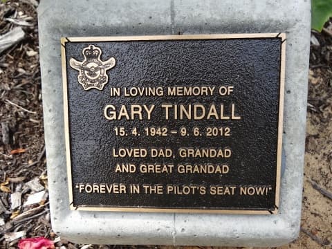 Gary TINDALL gravestone