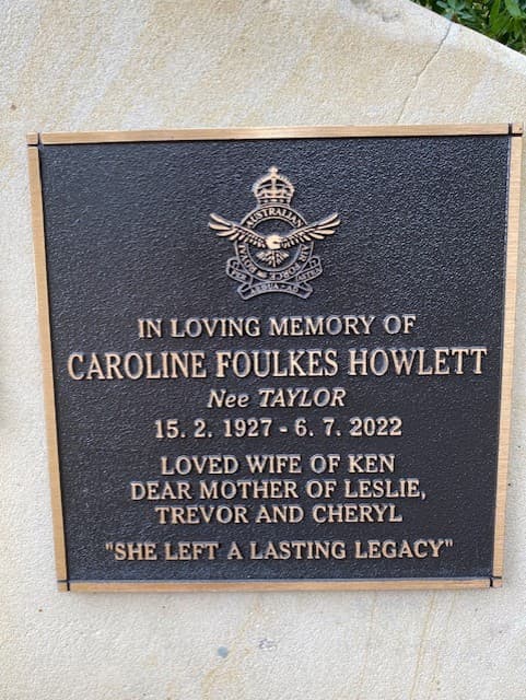 Kenneth HOWLETT gravestone photograph 2
